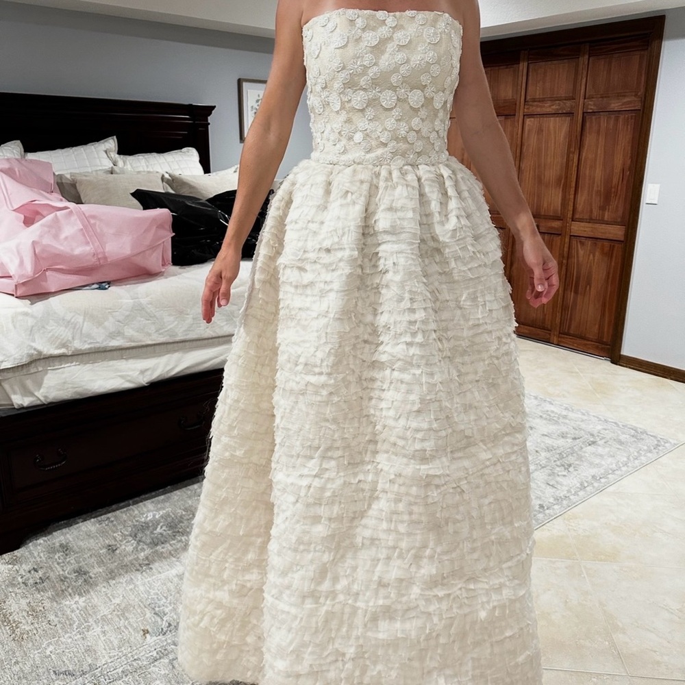 NWT Wedding gown Size 4, unaltered - Picture 6 of 7